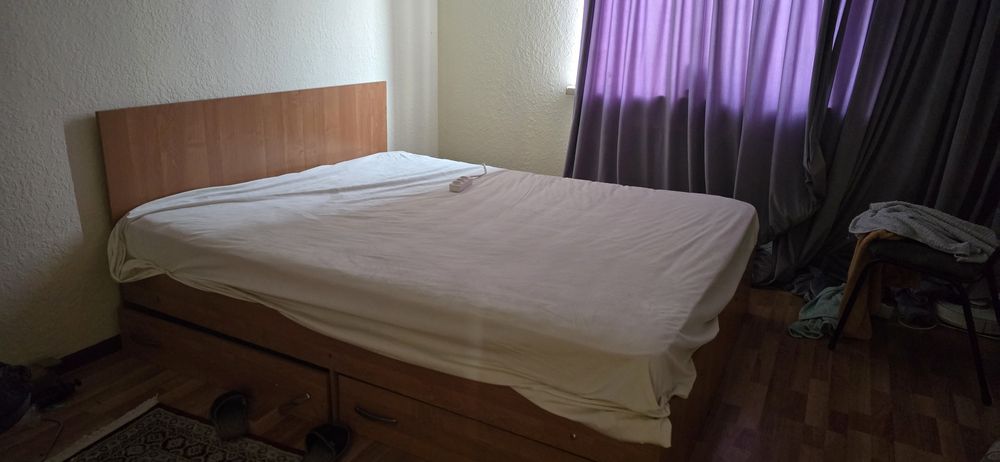 Кровать,диван столы