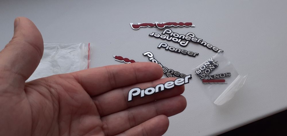 Продам новые наклейки - пластиковые- на Муз аппаратуру .