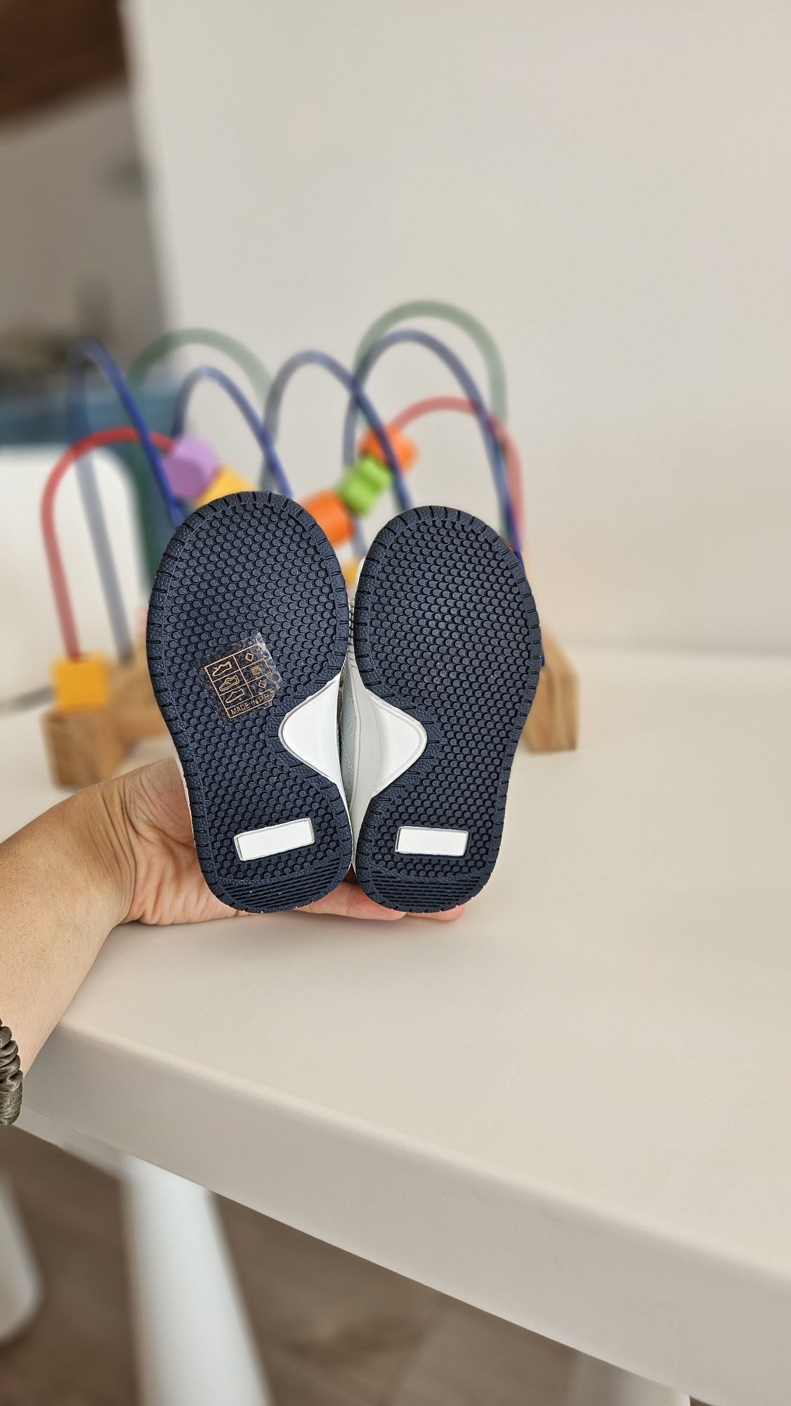 Adidași noi cu scai 13 cm interior