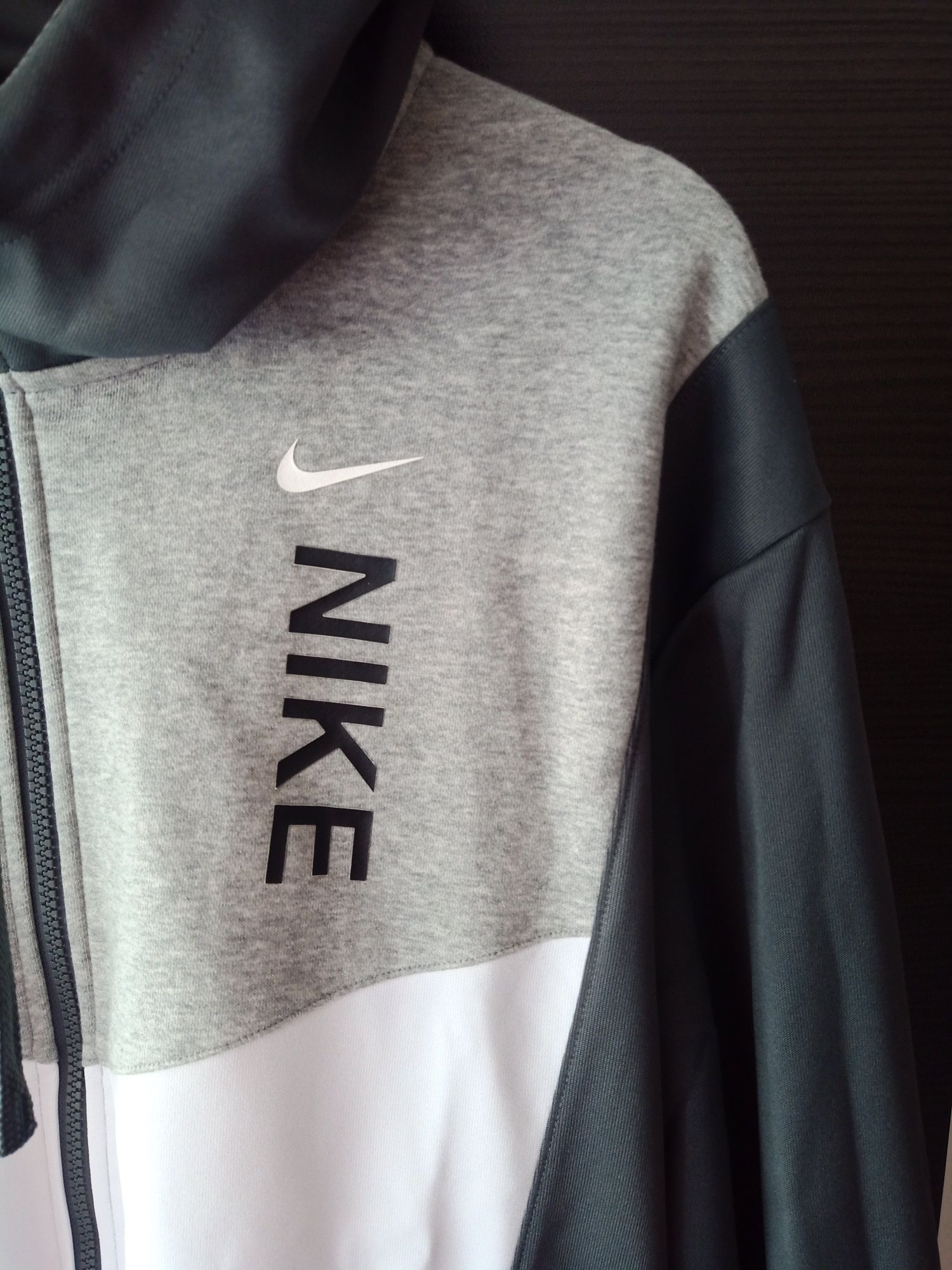 Продавам горница Nike