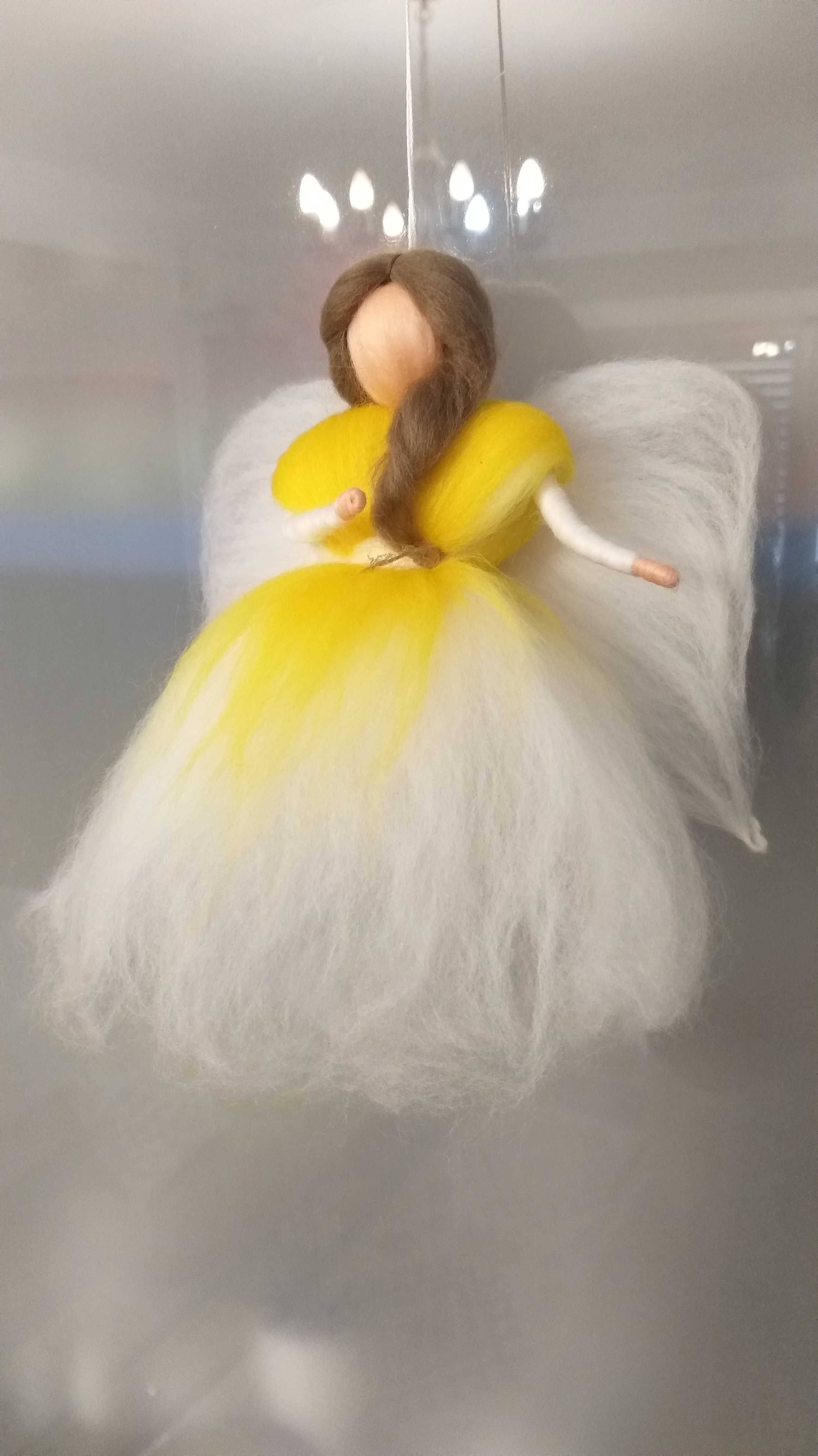 Zânuța înger ajutor- Figurină din lână, pedagogia Waldorf.