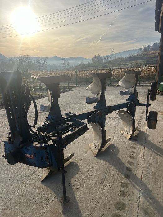 Plug 3 brazde pt porumb - import Germania