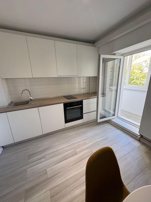 Inchiriez apartament centru McDonald's, 2 camere, vedere superba