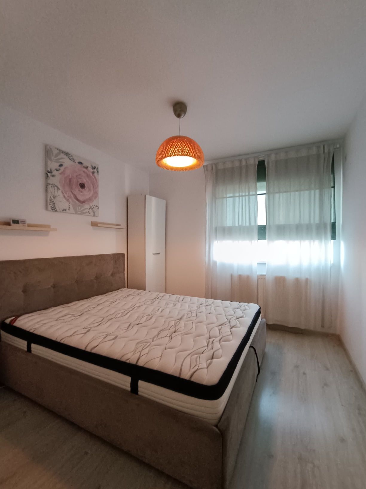 Proprietar Închiriez apartament 3 camere 6 minute metrou