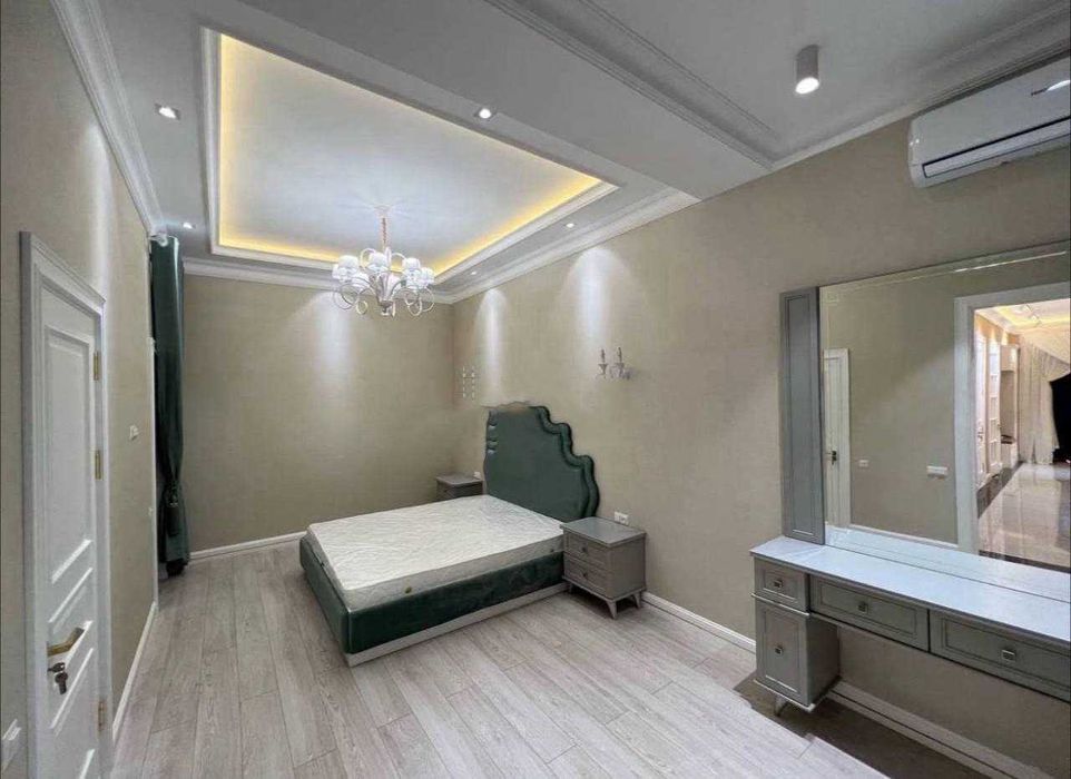 ДОМ
Мирабадский 
посольство России
2.4 сотки
2 уровня, 6 комнат
250 м²