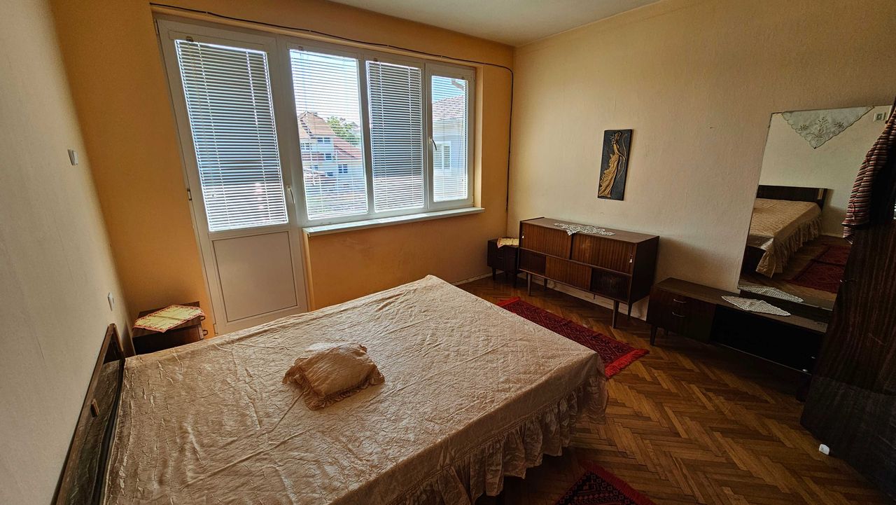 Дава се под наем Етаж от къща в Разград, Варош - 95 кв.м за 229.5 € - Снимка #3
