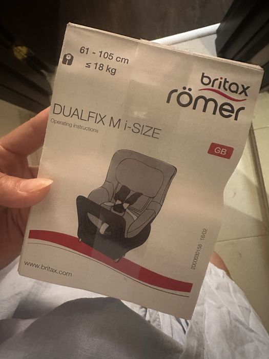 Britax Romer Dualfix i-Size M стол за кола + подложка подарък