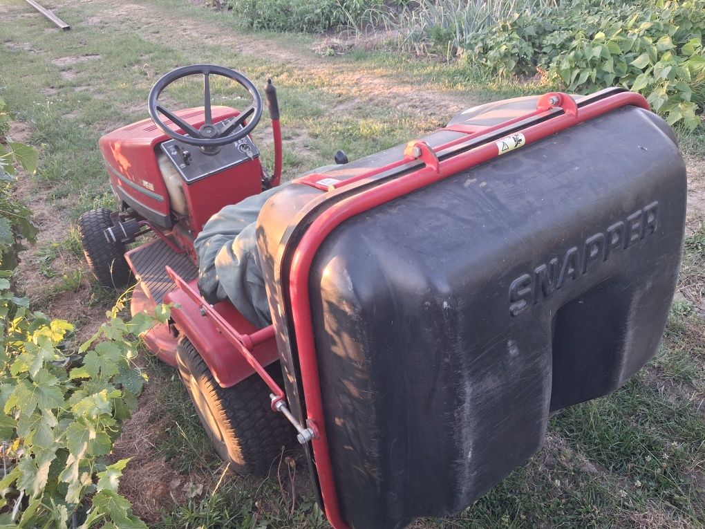 Tractoras de tuns iarba