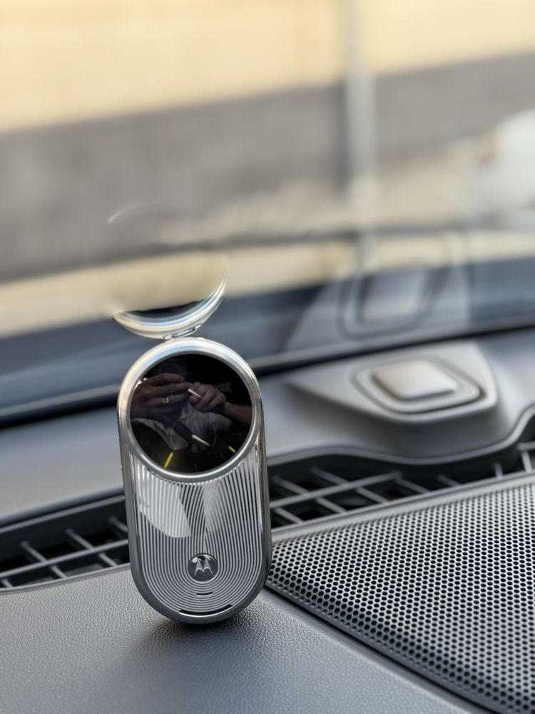 Motorola  Aura R1