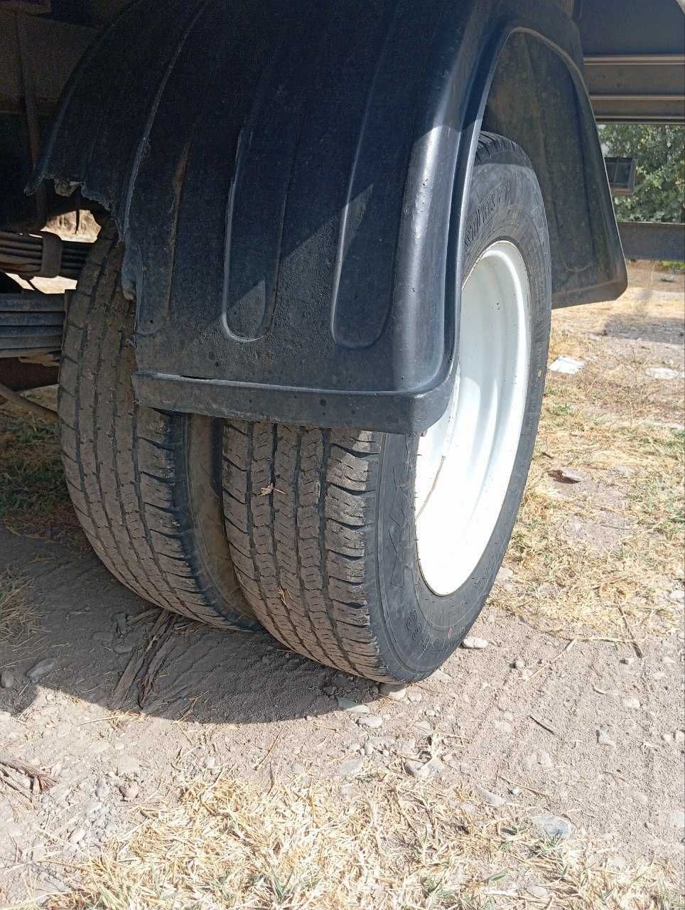 Gazel avtomobili  sotiladi.