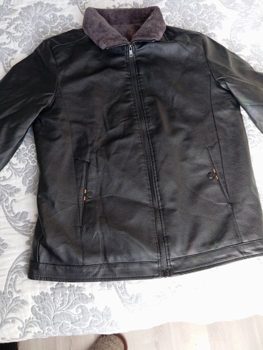 Продам куртку на подростка!