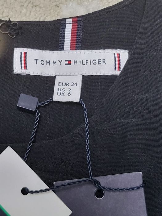 Vindem rochiță Tommy Hiflingher