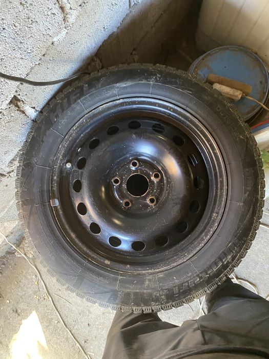 Продам зимние покрышки 205/60/R16 липучка фирма Win-turi