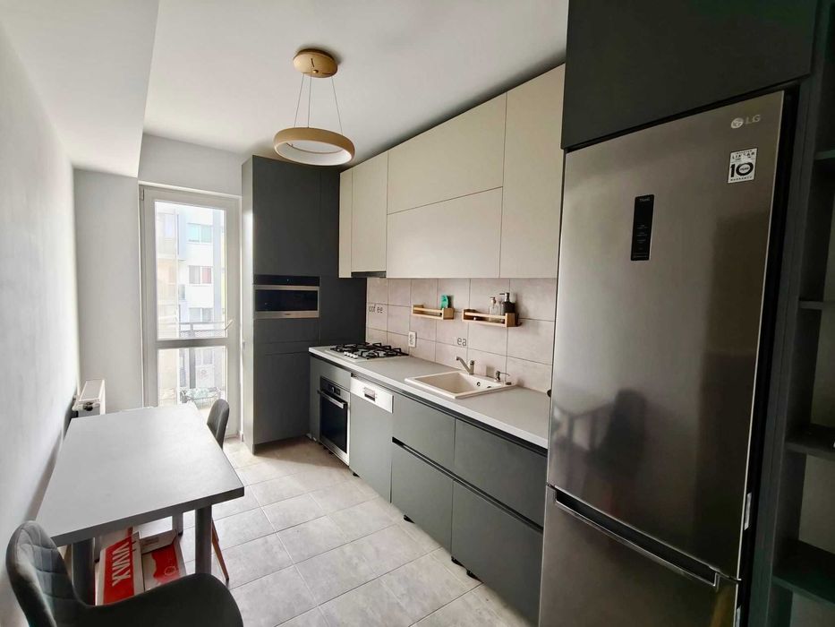 Apartament cu 3 camere, decomandat, metrou Berceni, parcare subterana