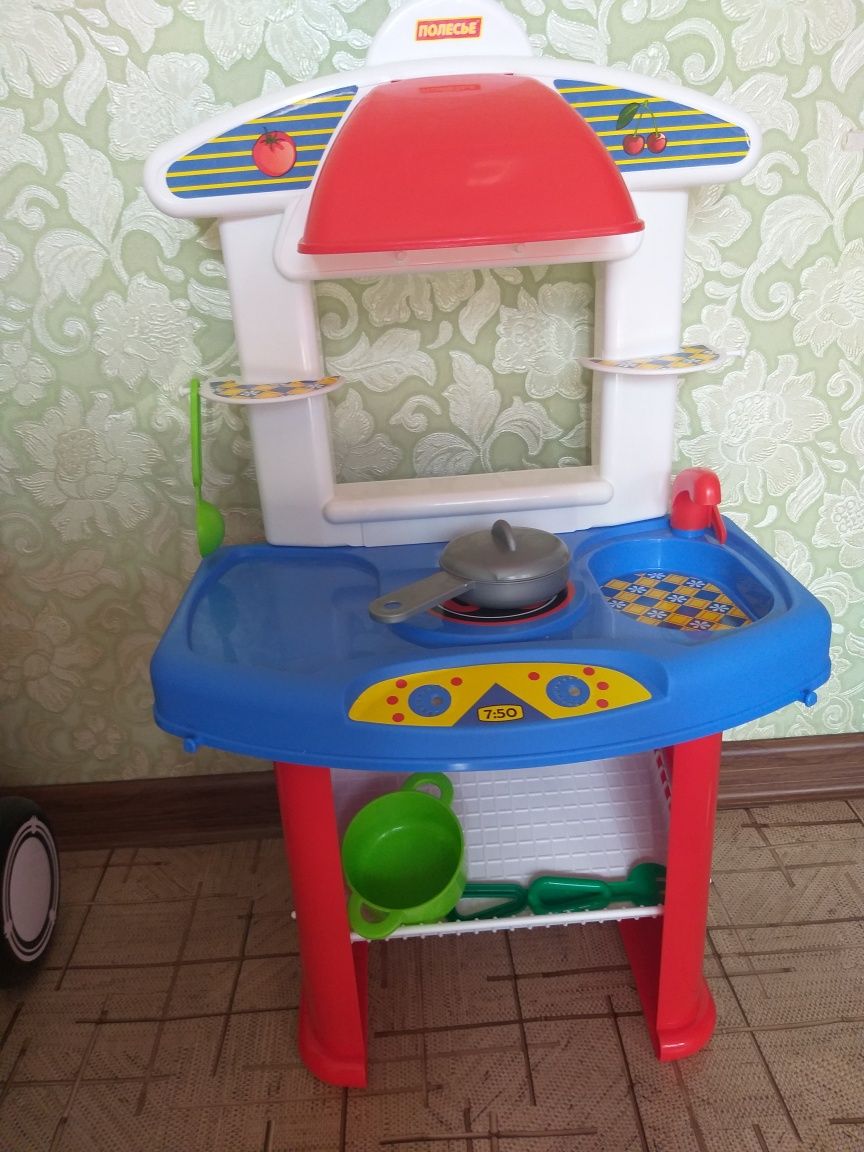 Продается детская кухня Полесье