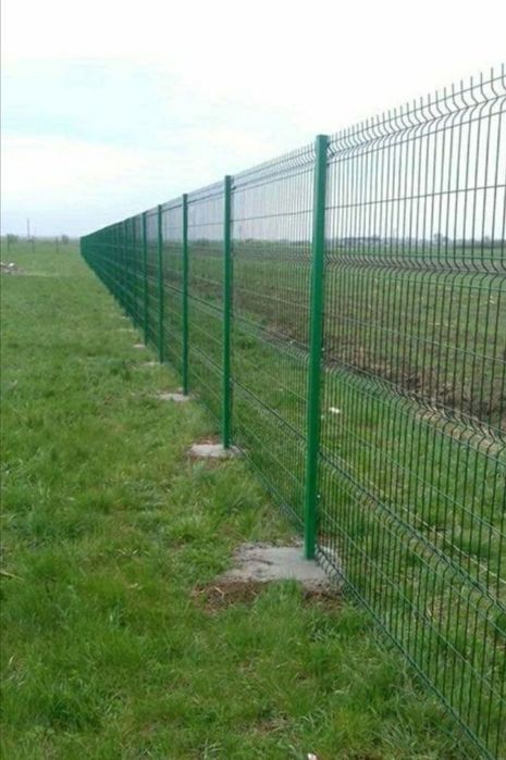 Realizăm garduri din plasă bordurata