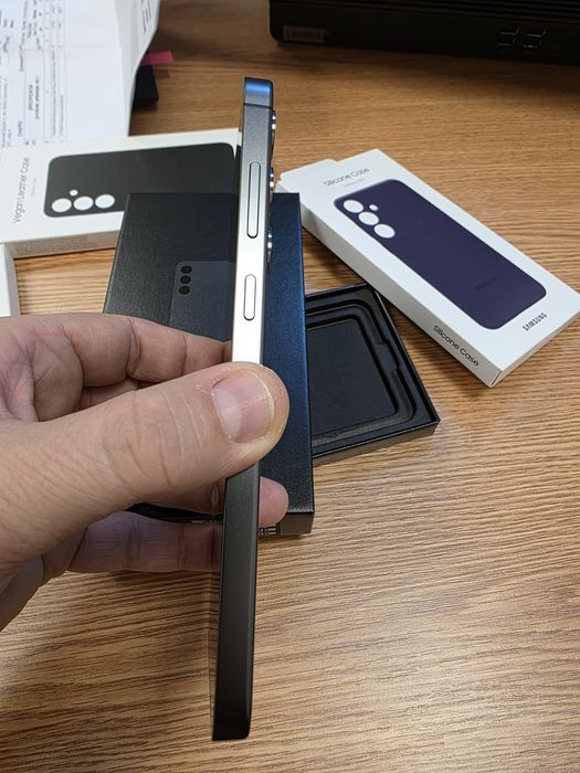 Vand Samsung Galaxy S24+ black 512gb in garantie pana dec 2026 ca Nou