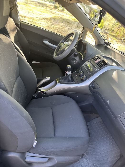 Тойота Аурис 1.4