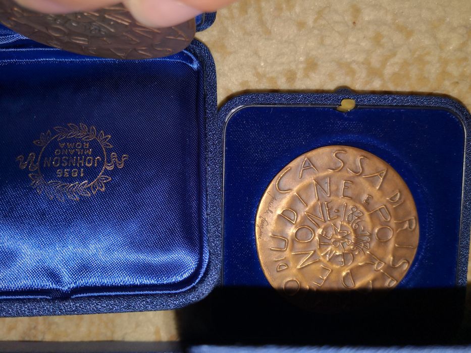 Vând lot cutii de monede "Fleurs de coins"