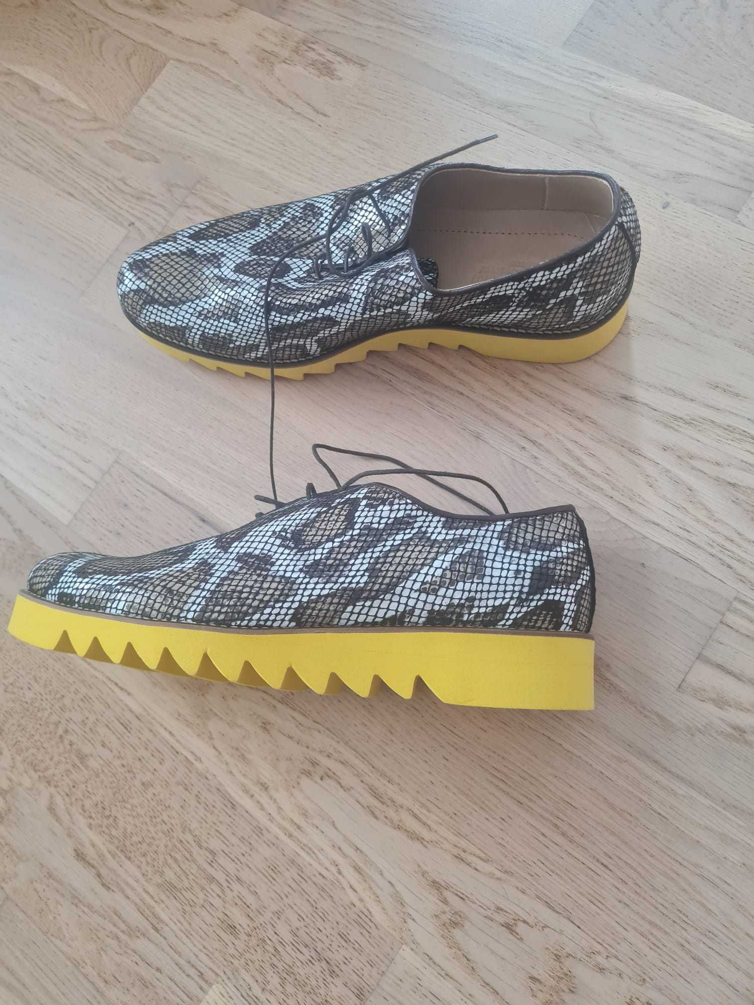 Vand pantofi moderni