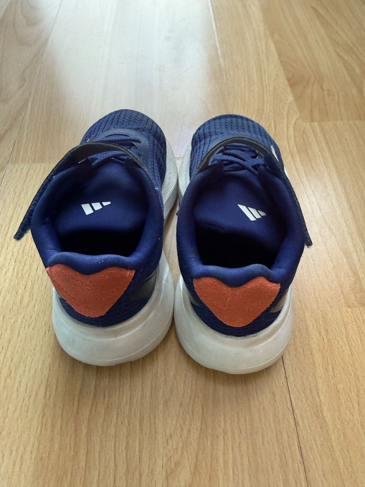 Adidas маратонки 25 номер