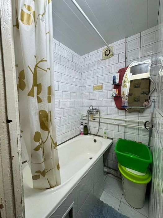 4 xonali kvartira sotiladi