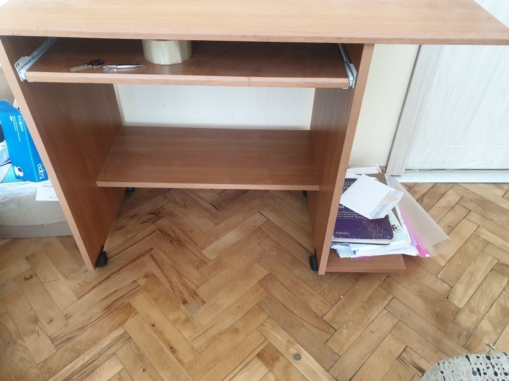 кафяво бюро с плъзгащи се част