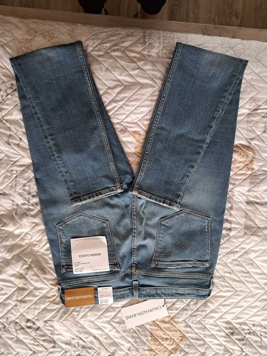 Продавам нови дънки CALVIN KLEIN