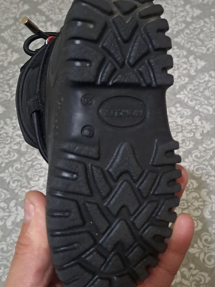 Ghete gisme copi moncler nr 26 stare perfectă fără defecte 300lei