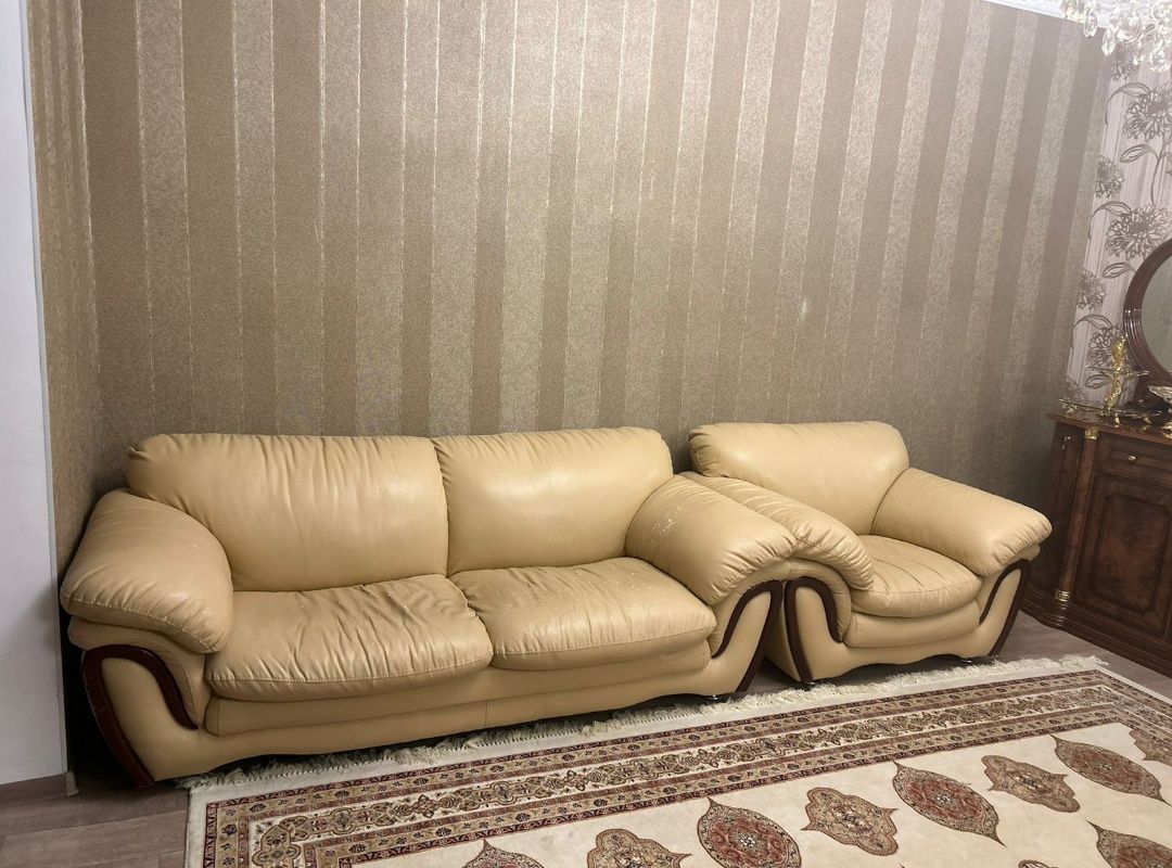 Продаю диван с креслами