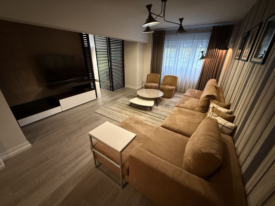 Vand Apartament modificat din 4 camere in 3 camere  Micro 17 Et 1