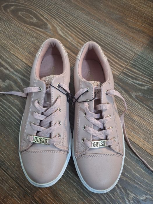 Trainers guess de vanzare
