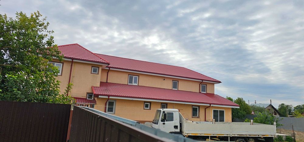 casa ,intra si traeste