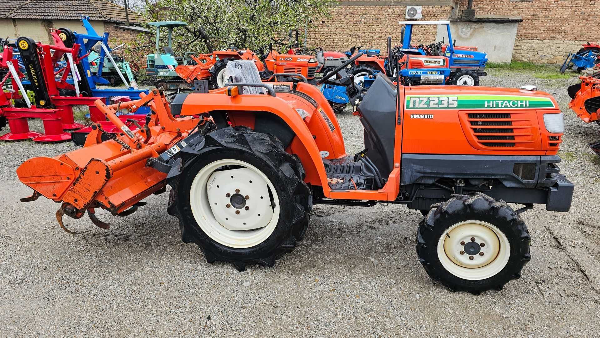 Японски трактор Hitachi NZ235 с фреза, 4x4, 23 кс., АграБГ Джолев