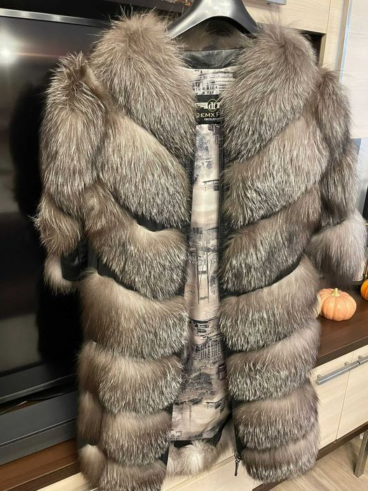 Vestă de blană de vulpe argintie cu inserții din piele neagră
