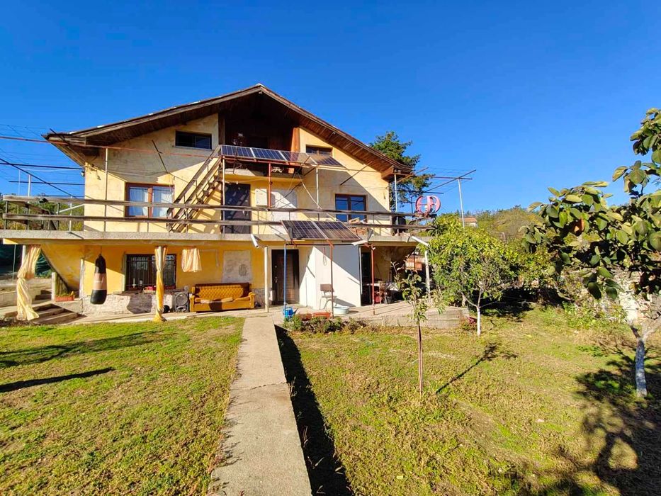 Продава вила в ж.к. Изток над блок 45, гр. Казанлък