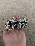 Curea acne studios
