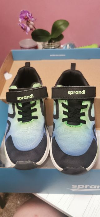 Adidasi Sprandi cu lumini, marime 33