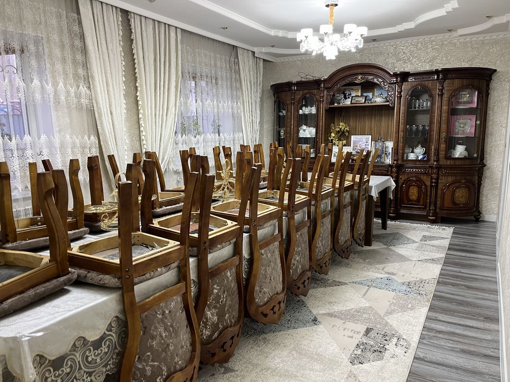 Стол и стулья 17 шт