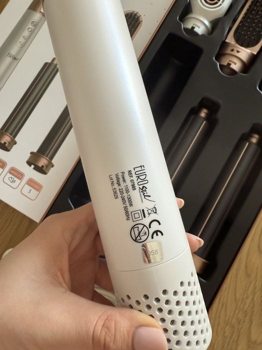 Uscator de par tip Dyson Airwrap