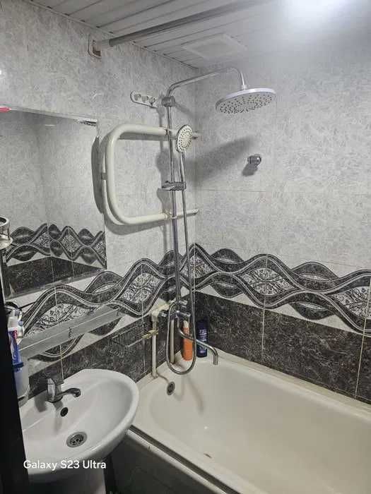 СРОЧНО !!! Продается квартира в Яшнабаде 1/1/4 ( 40 кв/м ) Ависозлар 2
