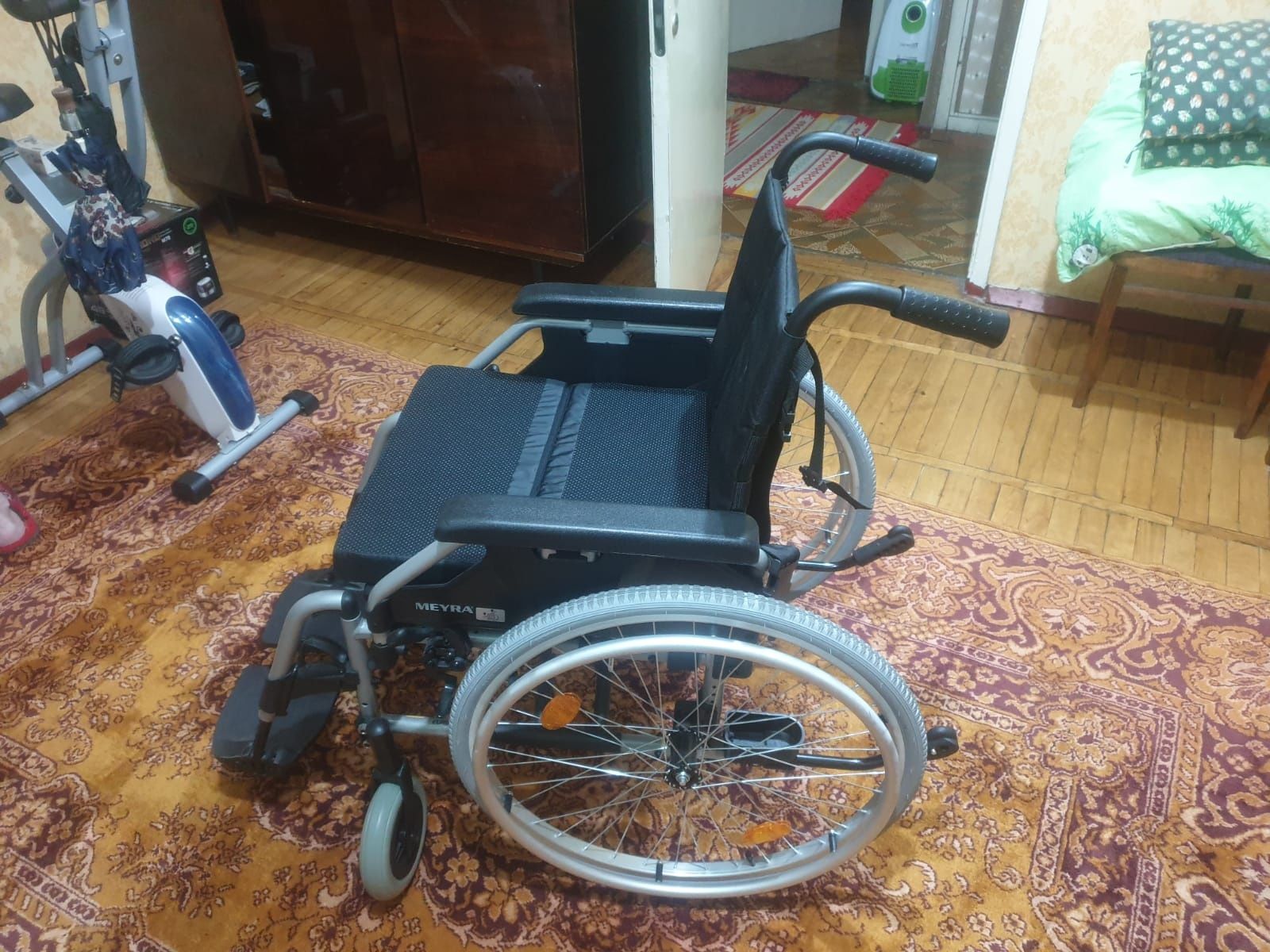 Продам инвалидную коляску Meyra Eurochair2