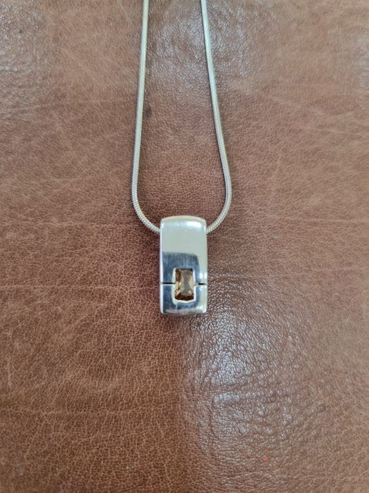 Продавам чисто нови сребърни колиета