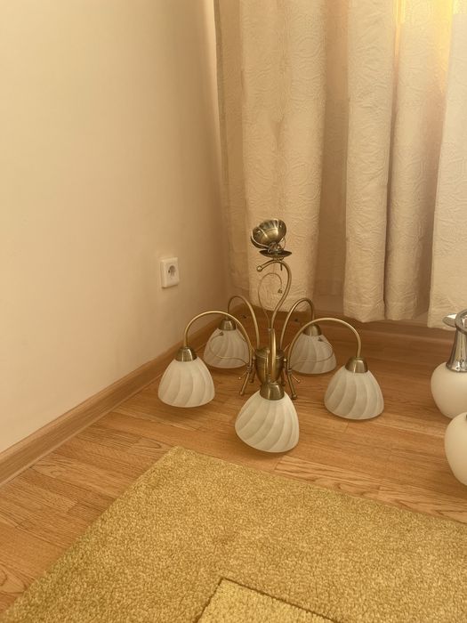 Продам люстру в хорошем состоянии