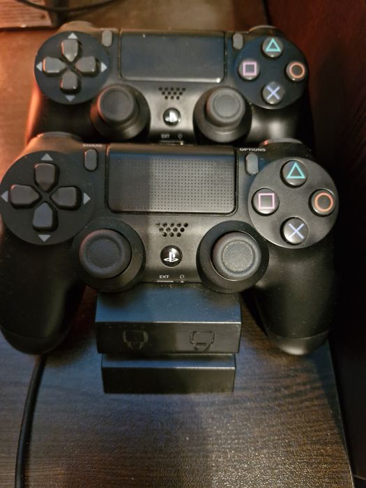 Продавам! PS 4 - 1 TB