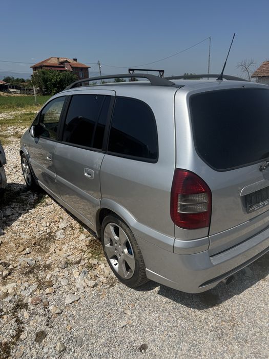 Opel Zafira a 2.0 DTI