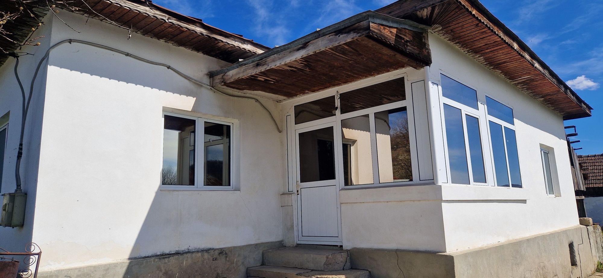 Casă + teren  de vânzare,comuna Săulești, sat Bibești.