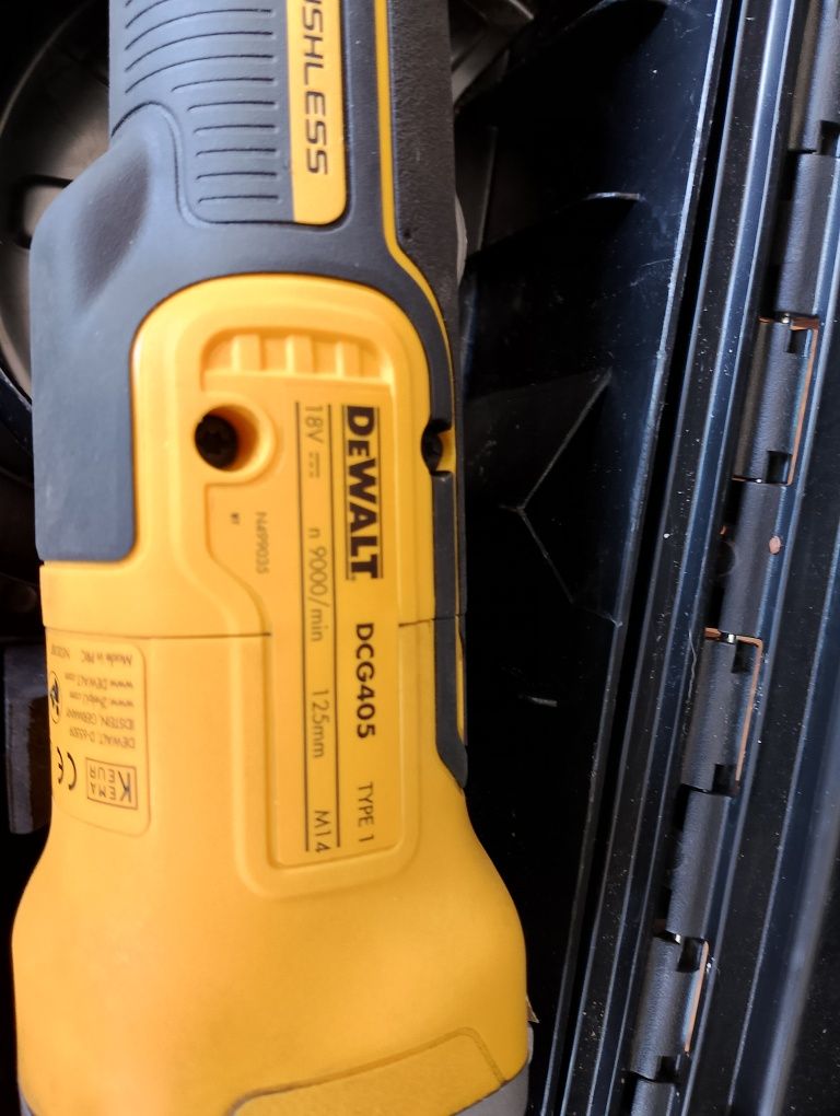 Продавам Флекс На Батерий DeWalt.
