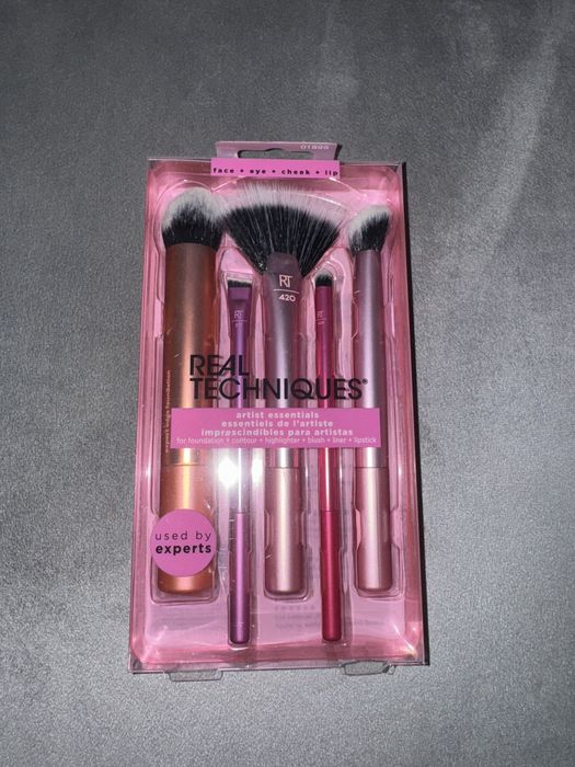 Чисто нови комплекти четки и гъби Real Techniques