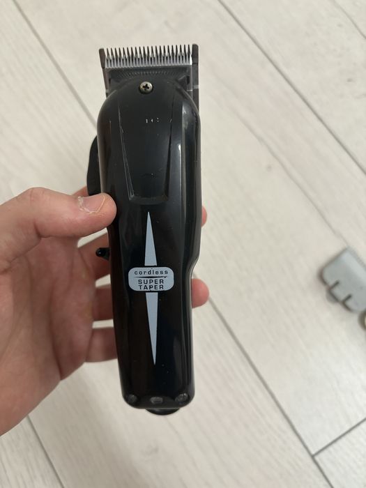 Vand masini si accesorii de tuns